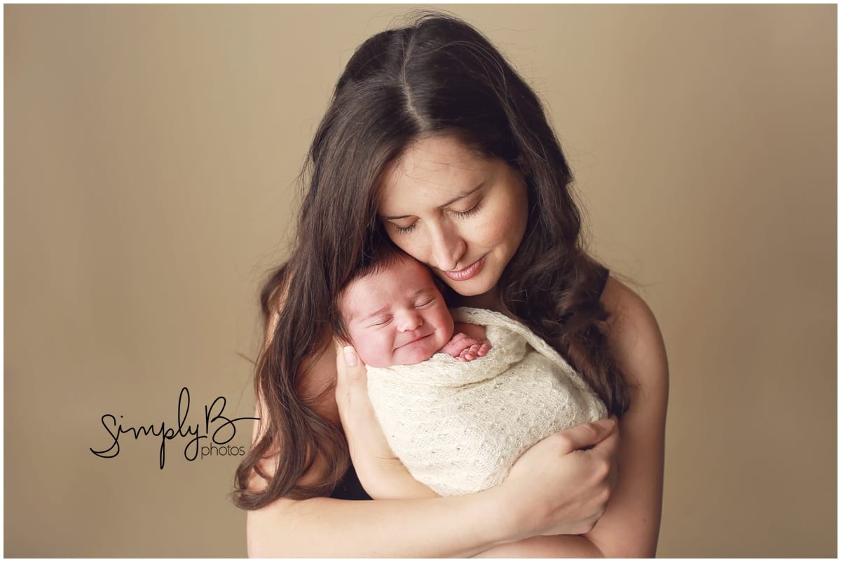 edmonton newborn photographer with mom
