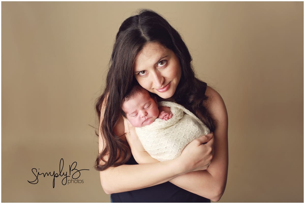 edmonton newborn photographer with mom