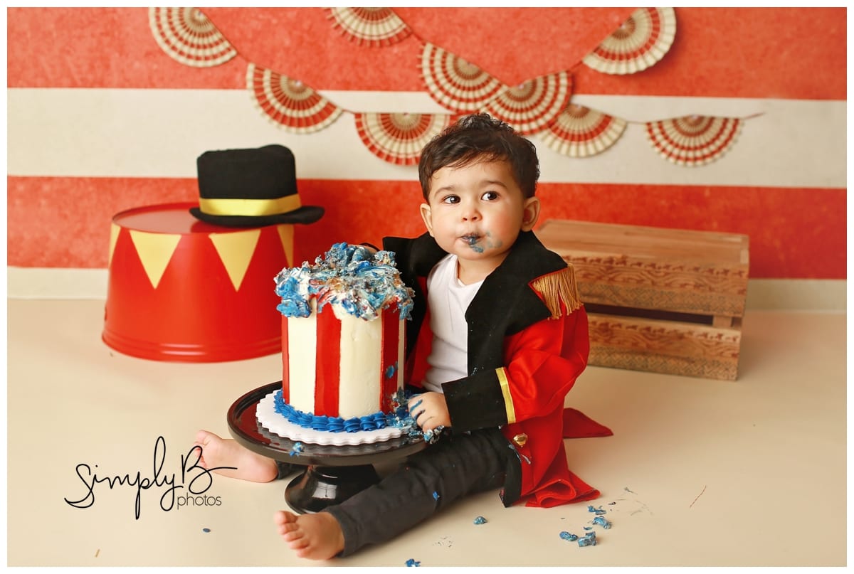 edmonton baby cake smash photographer circus stars