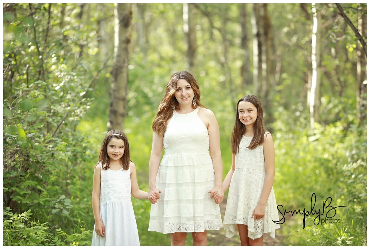 edmonton family photographer mommy and me sisters