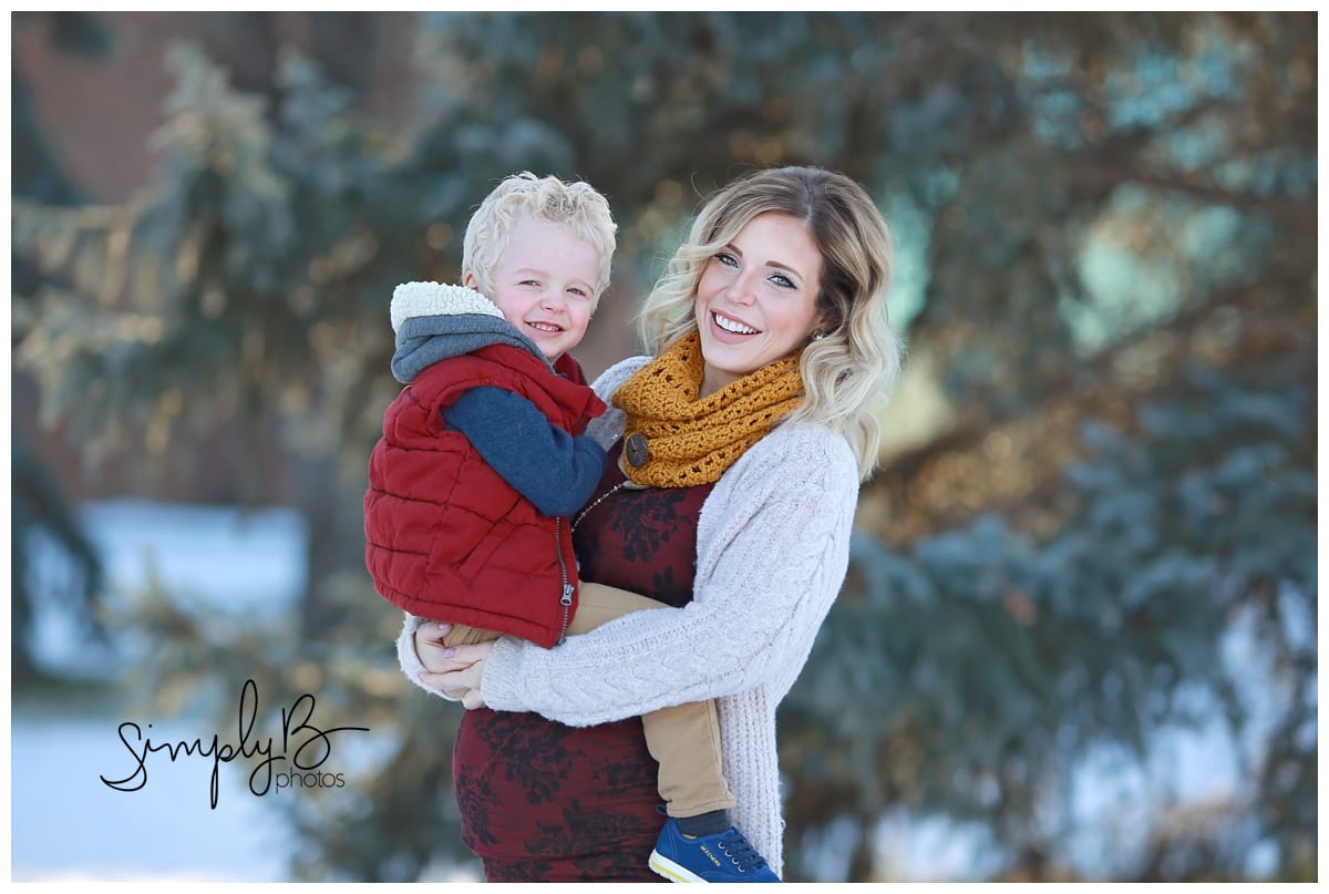 edmonton family maternity photography outdoors winter