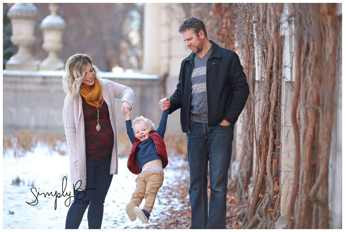 edmonton family maternity photography outdoors winter