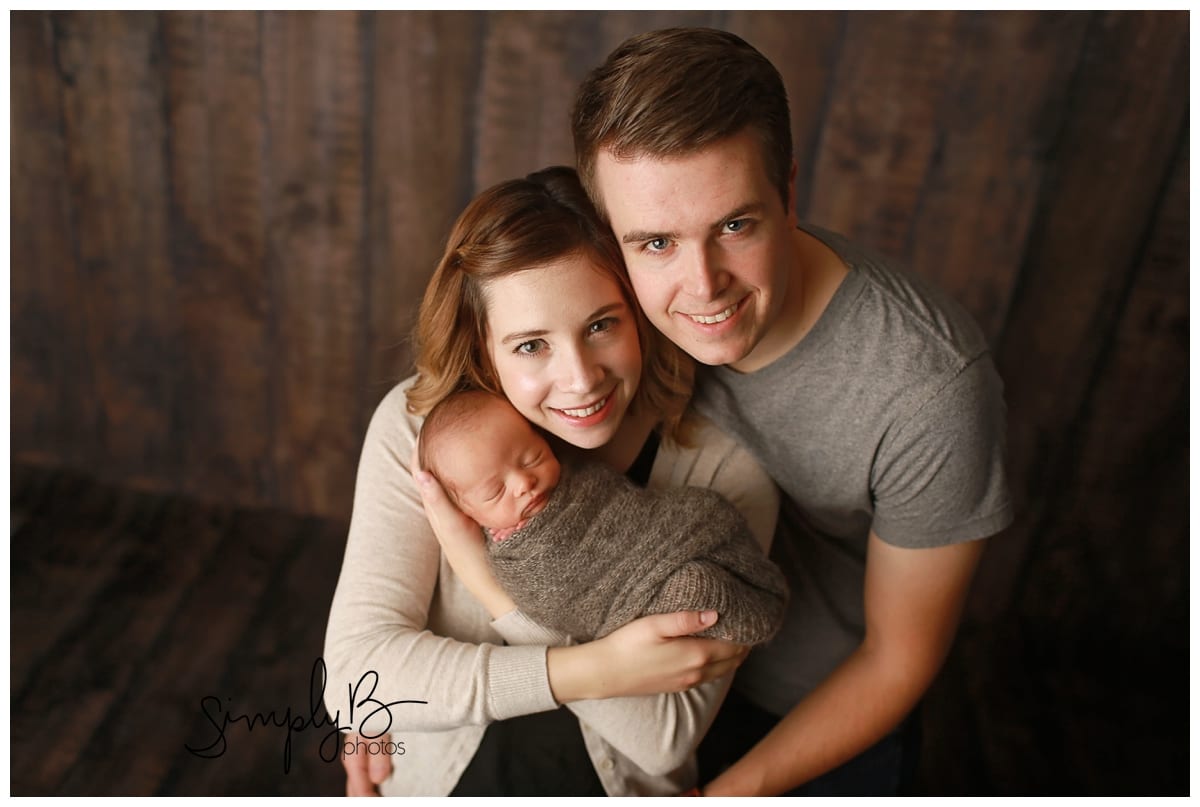 edmonton newborn photographer family poses