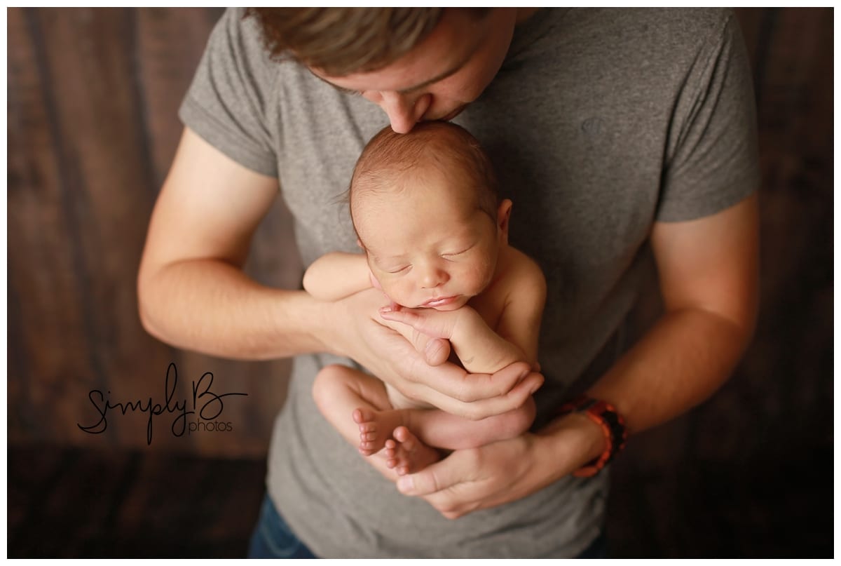edmonton newborn photographer family poses